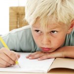Нарушения письменной речи проявляются при обучении ребенка чтению и письму.